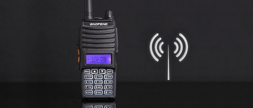 хипстер в городе электроскейт